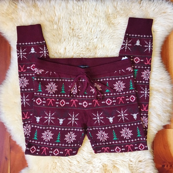 American Eagle Outfitters Pants - American Eagle Christmas Patterned Leggings